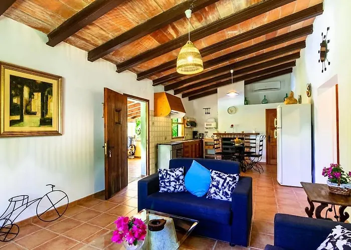 Feriehus Pep, Con Piscina En *